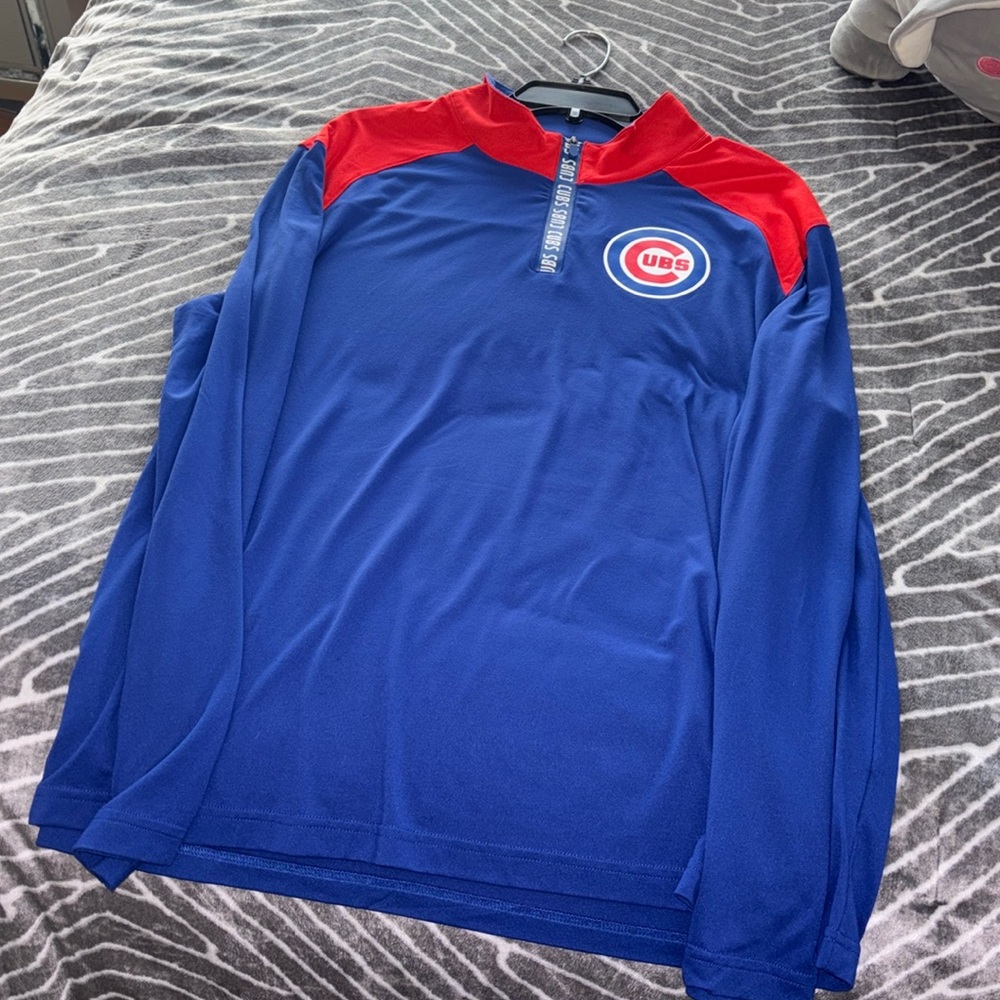 Mens Chicago Cubs shirt